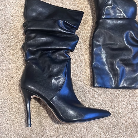 Black boots - Picture 2 of 4